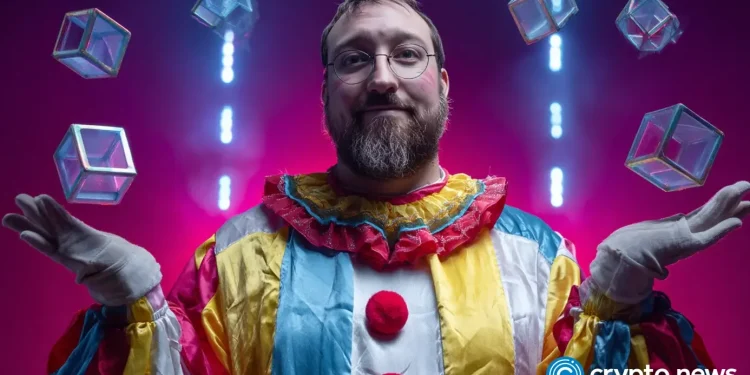 Hoskinson calls out Garlinghouse as US crypto bill debate heats up