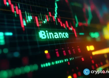 BNB price compresses into a bearish rising wedge as $580 target emerges