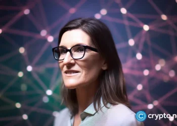 Cathie Wood snaps up $25.5M in Coinbase, SpaceX and Circle shares - 1