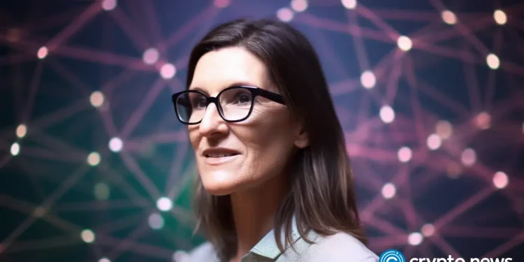 Cathie Wood snaps up $25.5M in Coinbase, SpaceX and Circle shares - 1